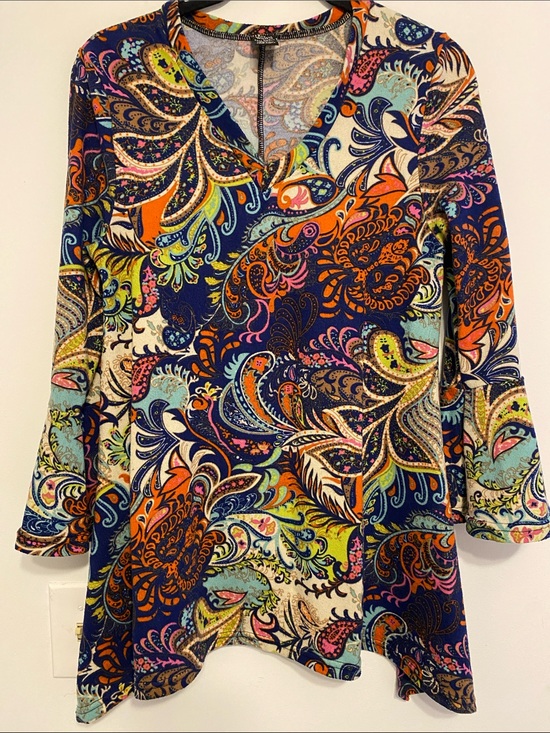 WinWin Tops - WinWin Multicolor Paisley V-Neck Tunic, really fun top, bell sleeves